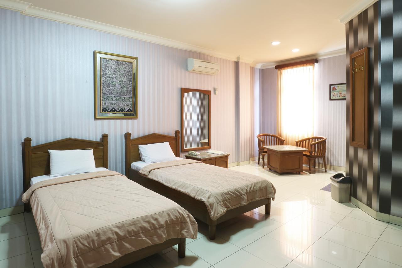 Hotel 678 Kemang Powered By Cocotel Джакарта Экстерьер фото
