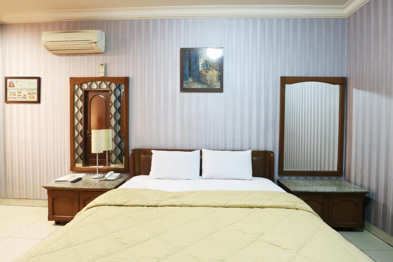 Hotel 678 Kemang Powered By Cocotel Джакарта Экстерьер фото